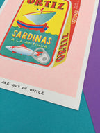 A risograph print of a can full of sardinas