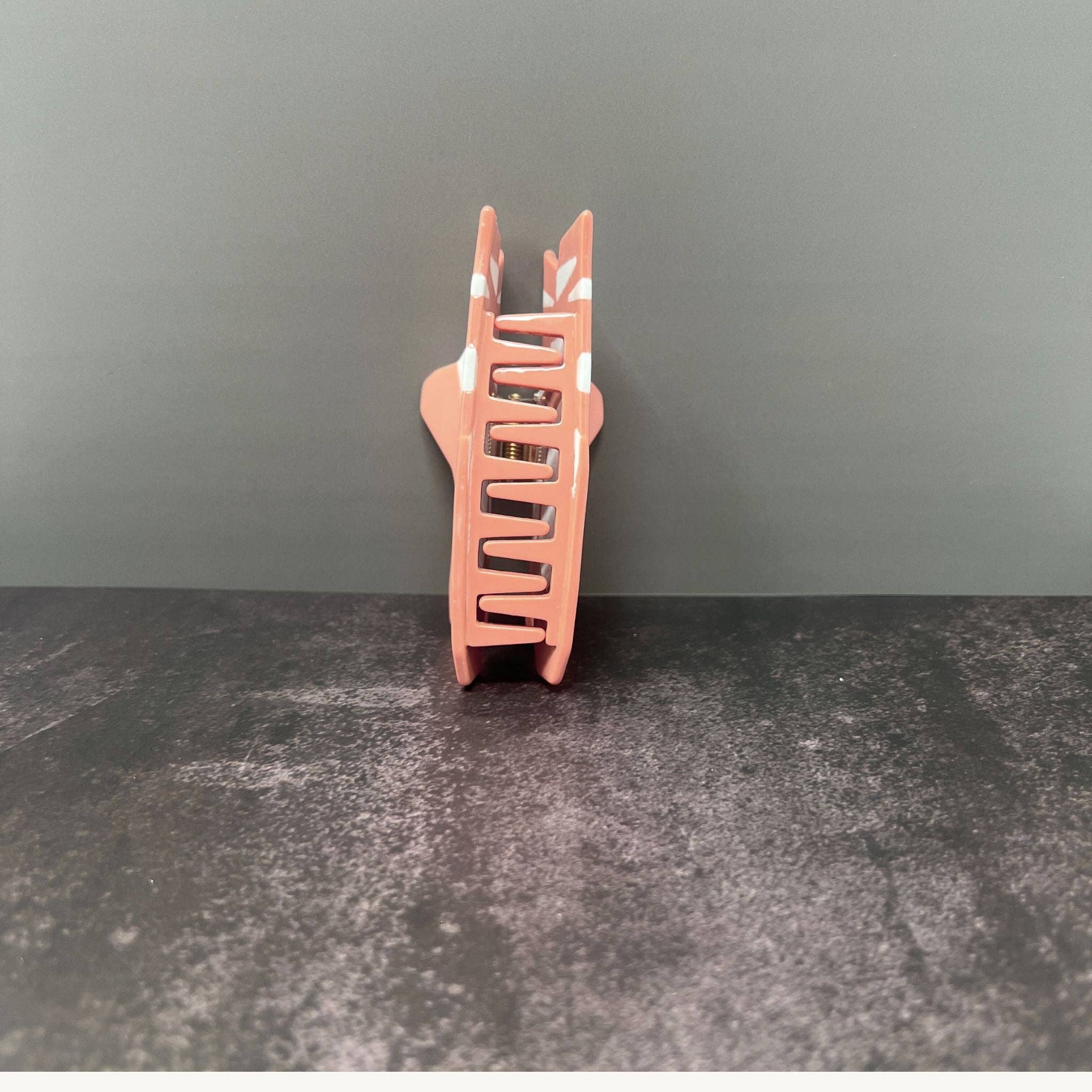 Ballet Slipper Hair Claw Clip – Pink Dance-Inspired Accessory with Ribbon Ties for Ballerina Aesthetic & Elegant Hairstyles