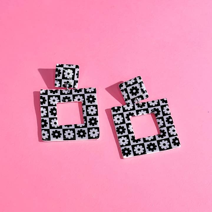 Retro Flower Square Earrings - Black/White
