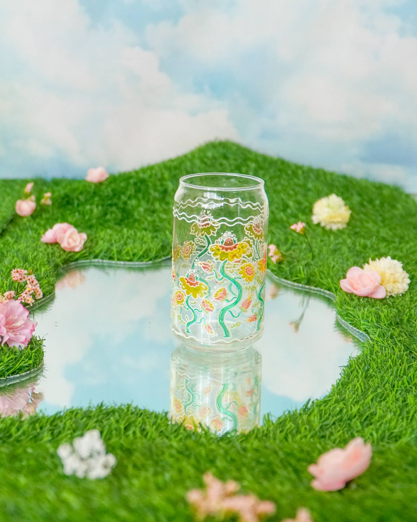 Ditsy Daisy 16oz Can Glass | Stained Glass Flower Design