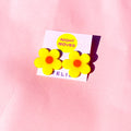 retro daisy stud earrings - lemon