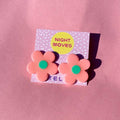 retro daisy stud earrings - peach