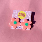 retro daisy stud earrings - peach