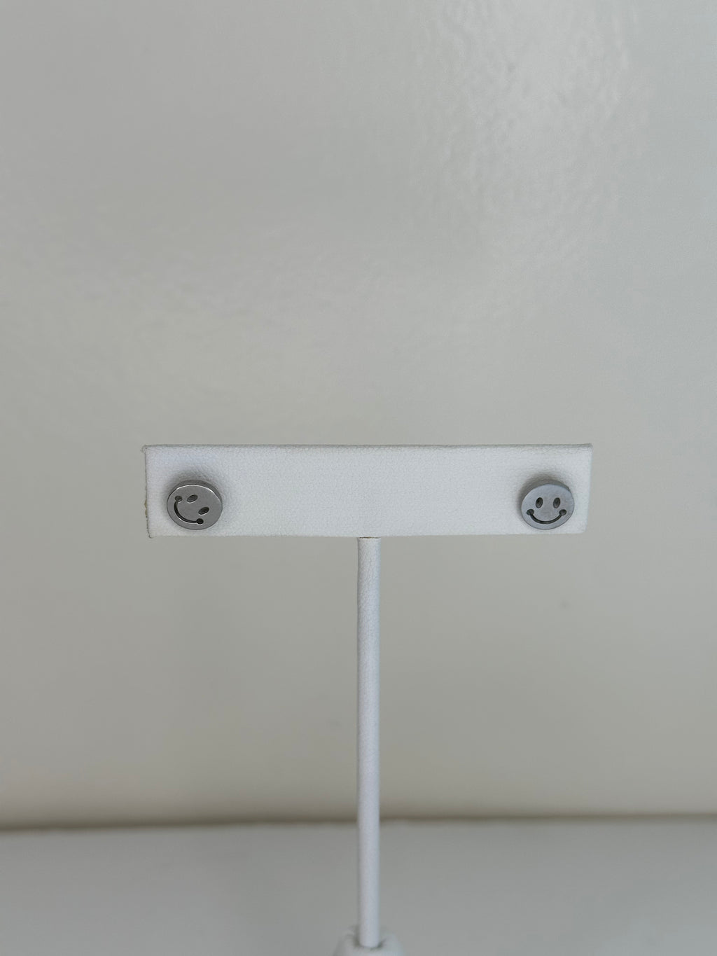 Silver Charm Stud - Smiley/happy stud