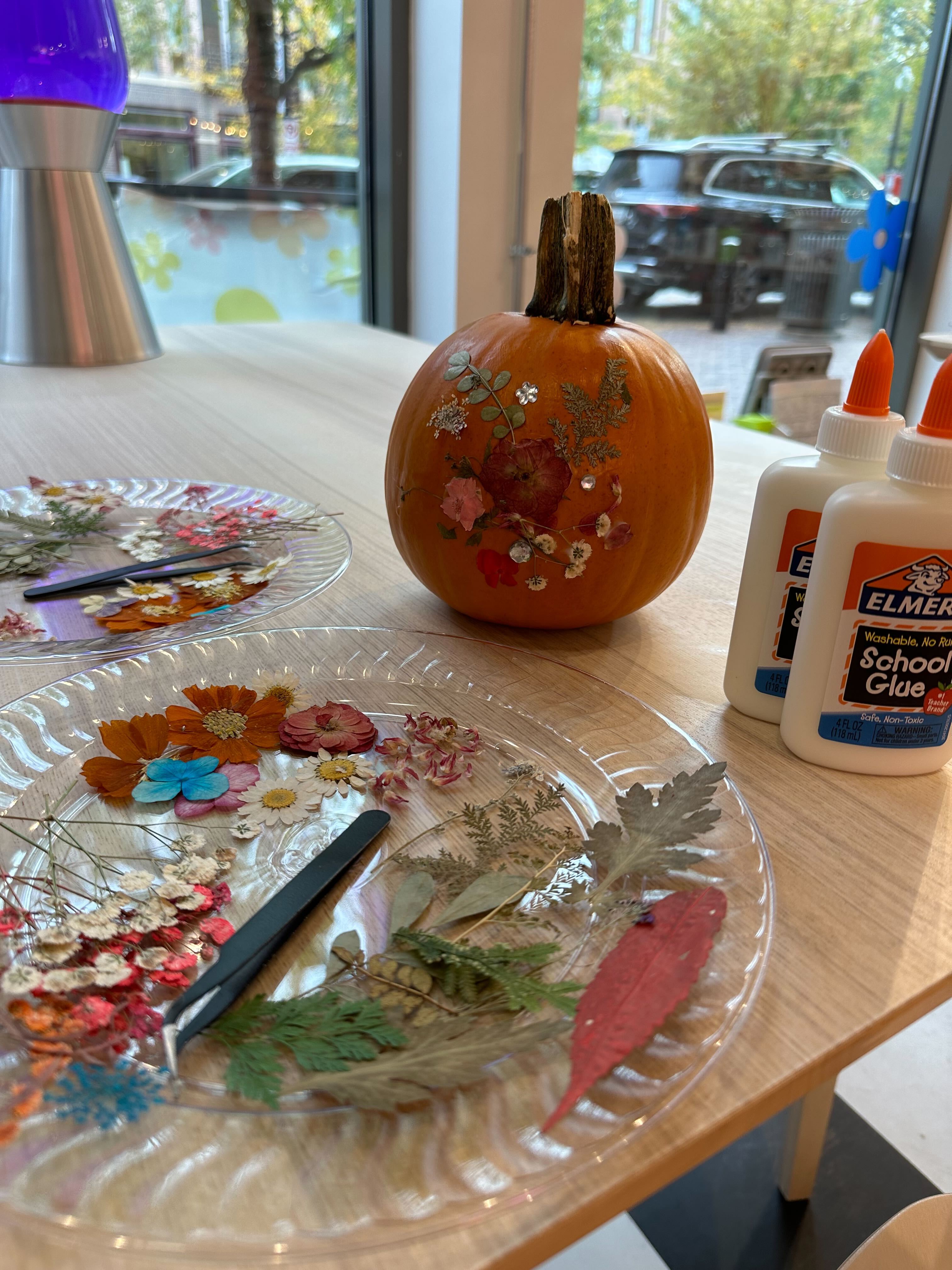 Craftoween: Pressed Flower Pumpkins (10/17)