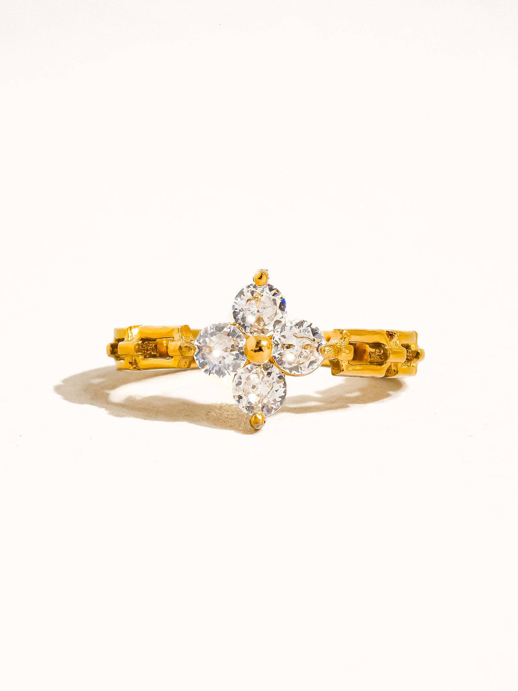 Finn 18K Gold Non-Tarnish Flower Chain Ring