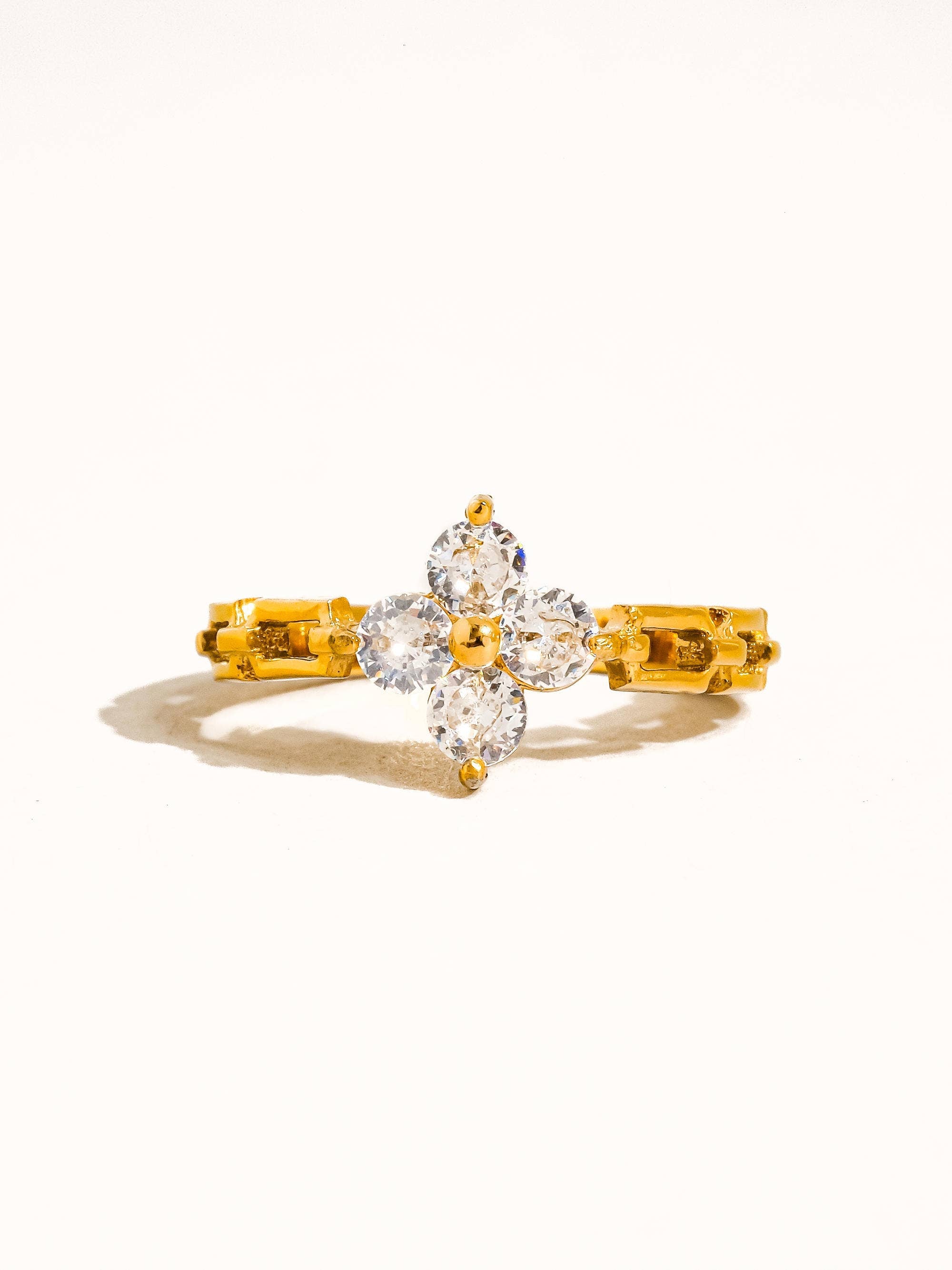 Finn 18K Gold Non-Tarnish Flower Chain Ring
