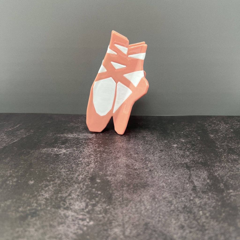 Ballet Slipper Hair Claw Clip – Pink Dance-Inspired Accessory with Ribbon Ties for Ballerina Aesthetic & Elegant Hairstyles