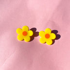 retro daisy stud earrings - lemon